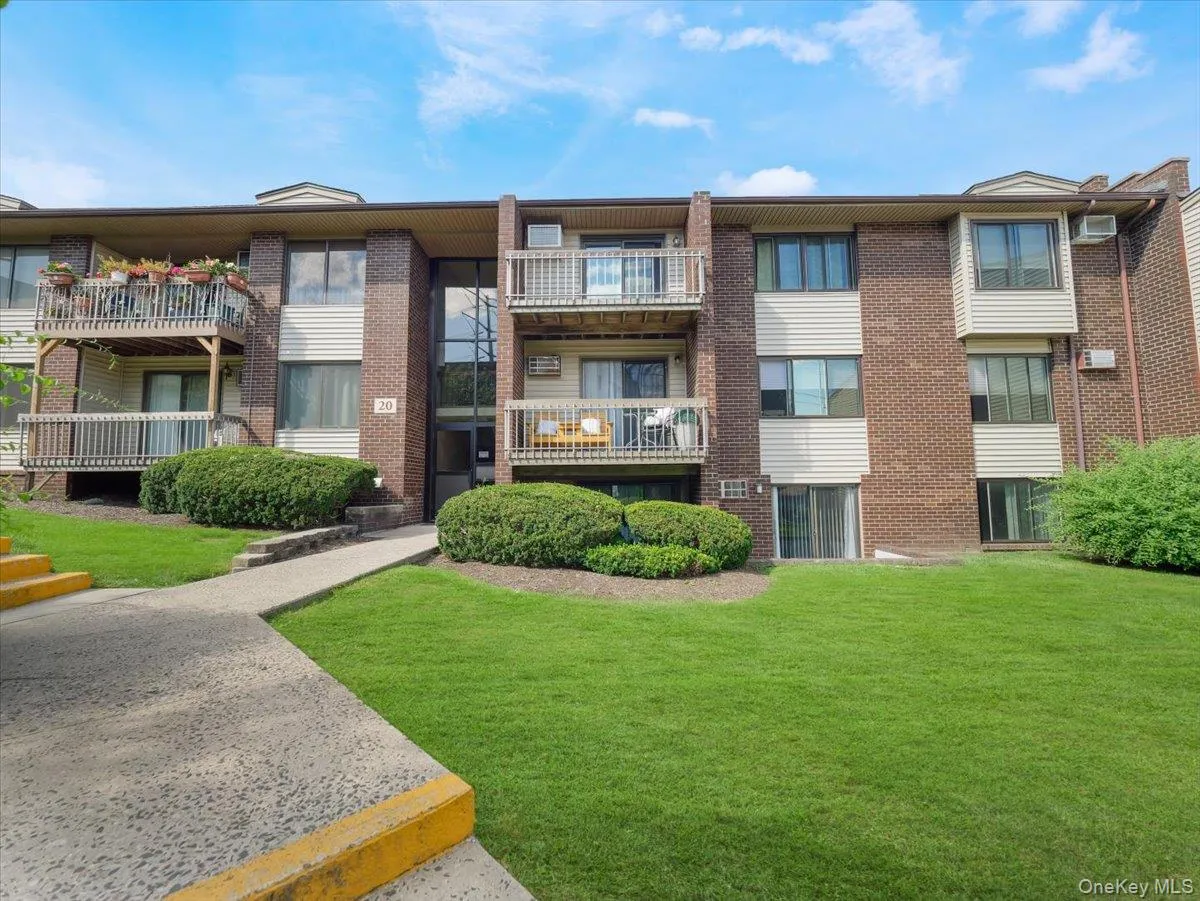 202 Country Club Lane, Haverstraw, NY, 2 Bedrooms Bedrooms, 5 Rooms Rooms,2 BathroomsBathrooms,Residential,For Rent,Country Club,0,1044077 202 Country Club Lane, Haverstraw, NY, 2 Bedrooms Bedrooms, 5 Rooms Rooms,2 BathroomsBathrooms,Residential,For Rent,Country Club,0,1044077