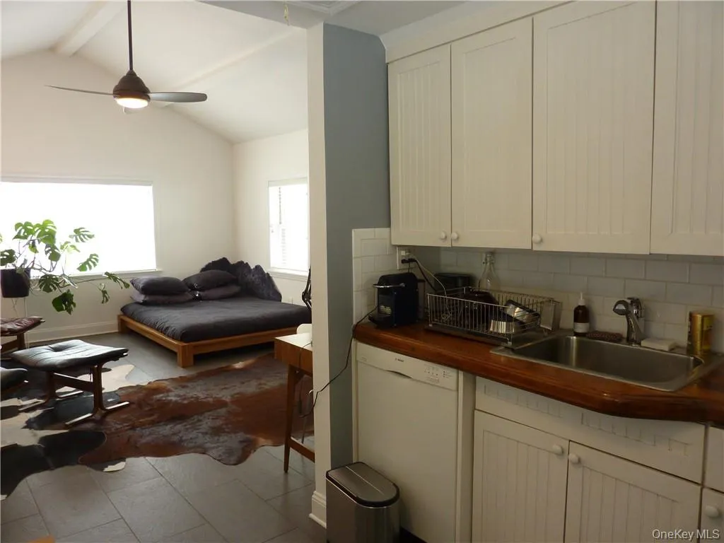39a Laurelton Road, Mount Kisco, NY, 1 Room Rooms,1 BathroomBathrooms,Residential Lease,For Rent,Laurelton,0,1044079 39a Laurelton Road, Mount Kisco, NY, 1 Room Rooms,1 BathroomBathrooms,Residential Lease,For Rent,Laurelton,0,1044079