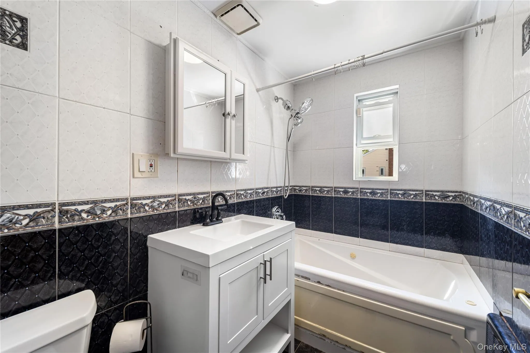 4225 Wilder Avenue, New York, NY, 3 Bedrooms Bedrooms, 5 Rooms Rooms,1 BathroomBathrooms,Residential Lease,For Rent,Wilder,0,1044084 4225 Wilder Avenue, New York, NY, 3 Bedrooms Bedrooms, 5 Rooms Rooms,1 BathroomBathrooms,Residential Lease,For Rent,Wilder,0,1044084
