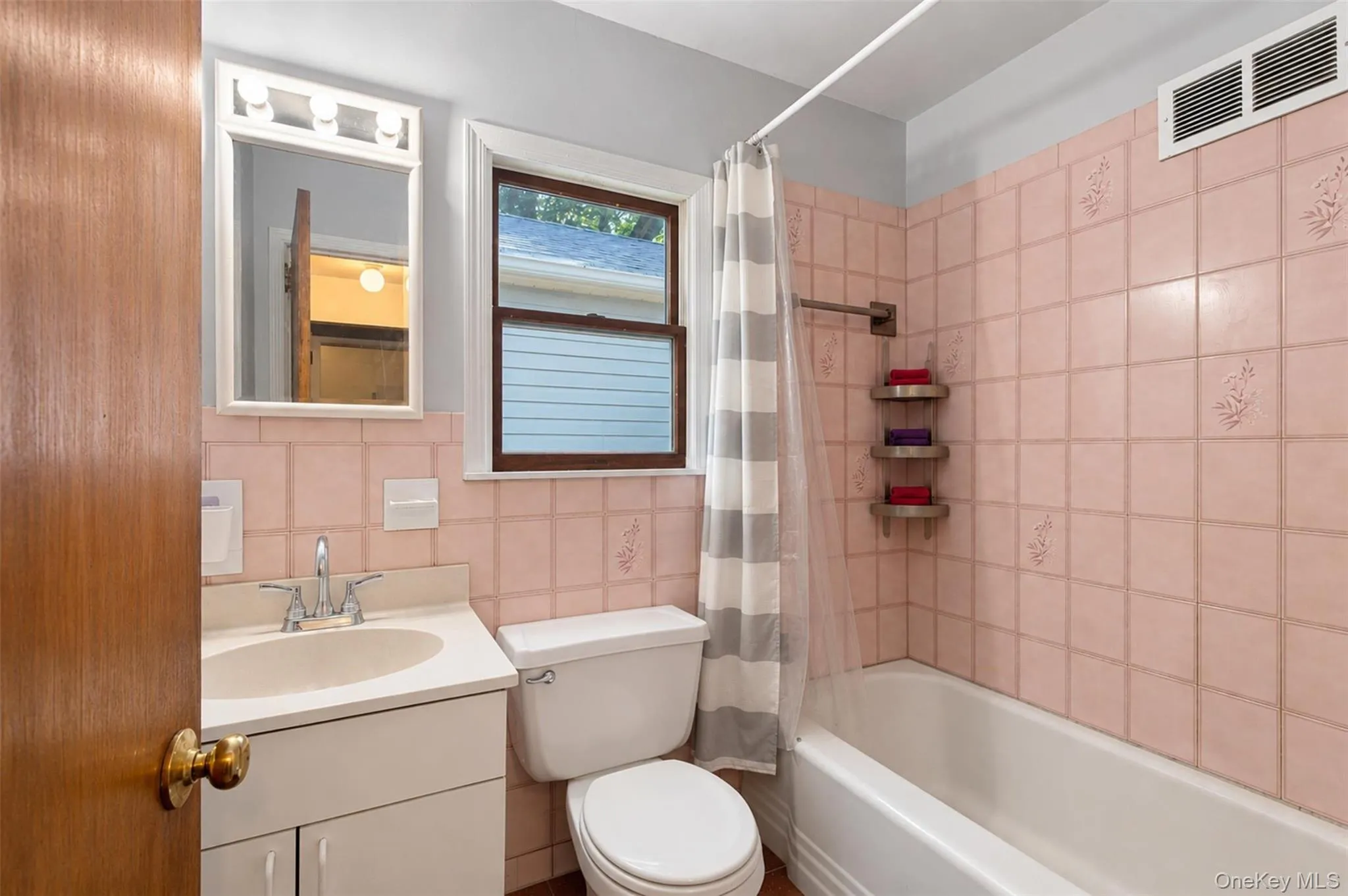 6 Hillside Avenue, Ramapo, NY, 2 Bedrooms Bedrooms, 4 Rooms Rooms,1 BathroomBathrooms,Residential,For Rent,Hillside,0,1044085 6 Hillside Avenue, Ramapo, NY, 2 Bedrooms Bedrooms, 4 Rooms Rooms,1 BathroomBathrooms,Residential,For Rent,Hillside,0,1044085