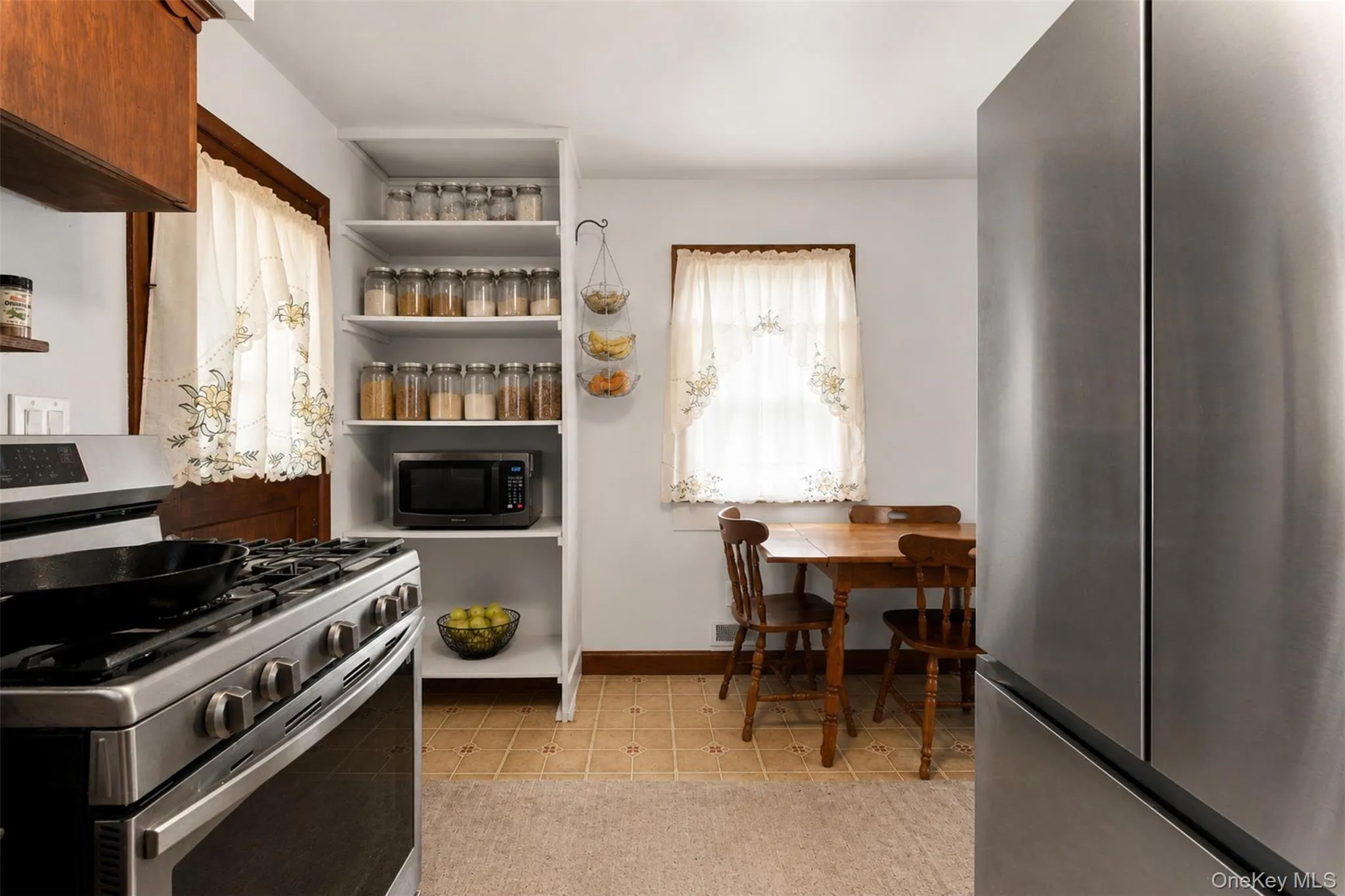 6 Hillside Avenue, Ramapo, NY, 2 Bedrooms Bedrooms, 4 Rooms Rooms,1 BathroomBathrooms,Residential,For Rent,Hillside,0,1044085 6 Hillside Avenue, Ramapo, NY, 2 Bedrooms Bedrooms, 4 Rooms Rooms,1 BathroomBathrooms,Residential,For Rent,Hillside,0,1044085