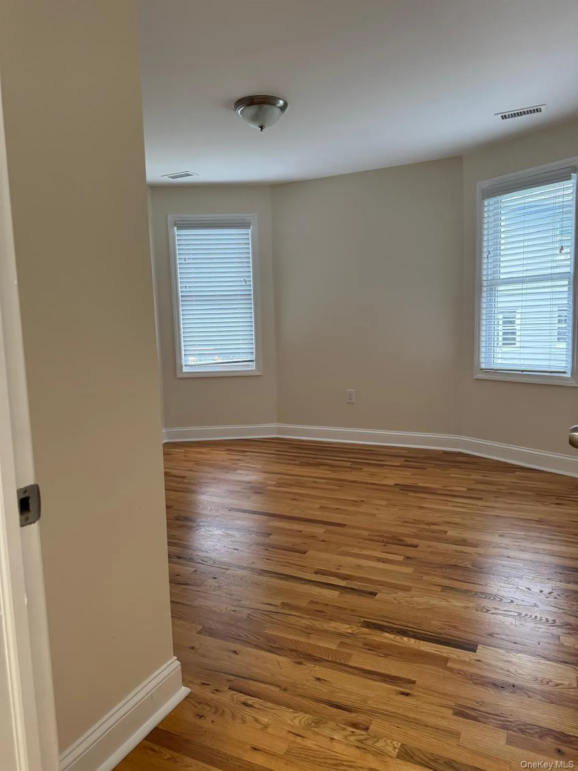 16 Park Avenue, White Plains, NY, 3 Bedrooms Bedrooms, 8 Rooms Rooms,2 BathroomsBathrooms,Residential Lease,For Rent,Park,0,1044088 16 Park Avenue, White Plains, NY, 3 Bedrooms Bedrooms, 8 Rooms Rooms,2 BathroomsBathrooms,Residential Lease,For Rent,Park,0,1044088