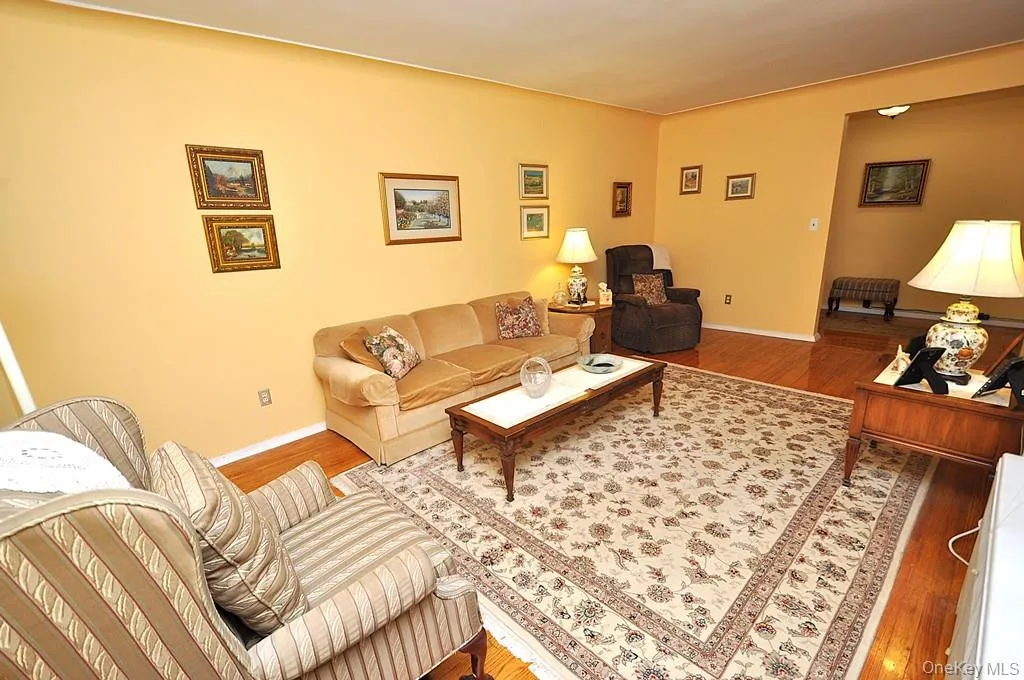 The large living room open to both the dining room and entrance foyer. The living room has hardwood floors and is approx 20'-0" x 12'-0". The large living room open to both the dining room and entrance foyer. The living room has hardwood floors and is approx 20'-0" x 12'-0".