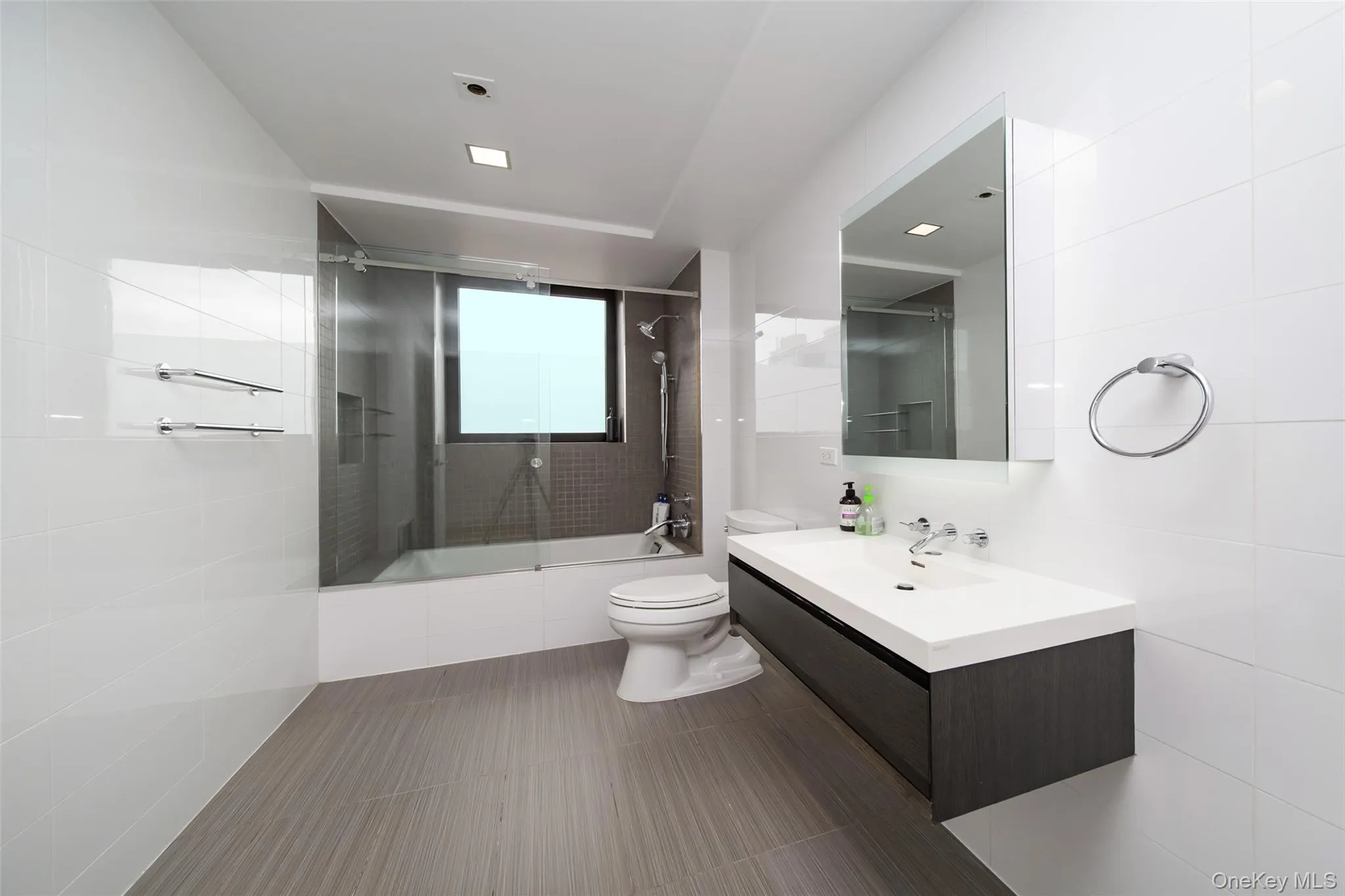 39-16 Prince Street, New York, NY, 3 Bedrooms Bedrooms, 10 Rooms Rooms,3 BathroomsBathrooms,Residential,For Rent,Prince,0,1044091 39-16 Prince Street, New York, NY, 3 Bedrooms Bedrooms, 10 Rooms Rooms,3 BathroomsBathrooms,Residential,For Rent,Prince,0,1044091