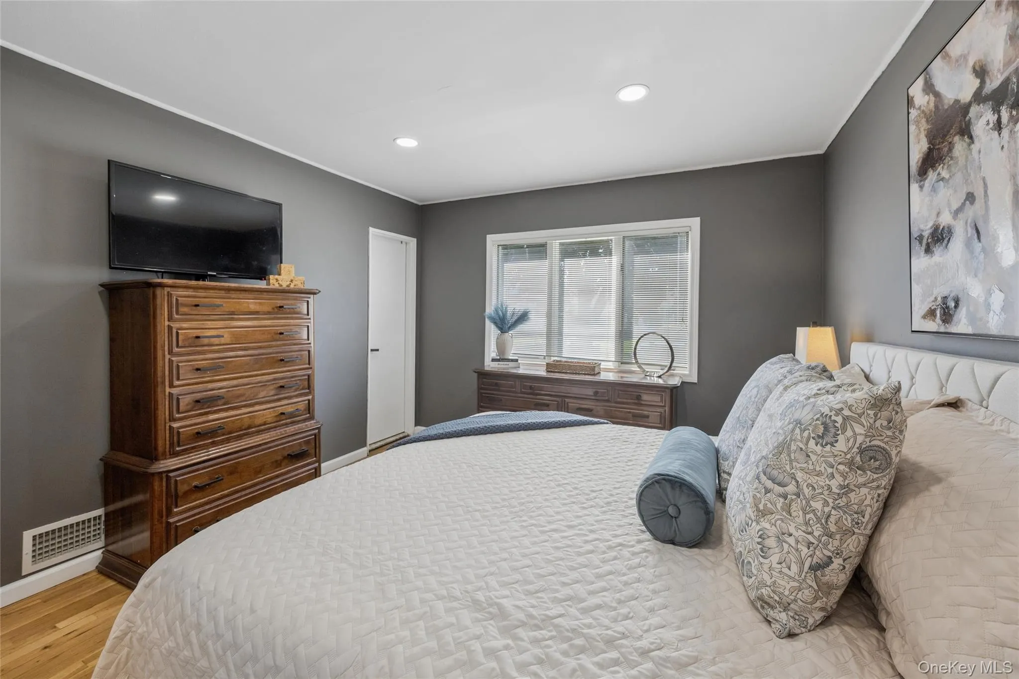 12 Lillian Lane, Oyster Bay, NY, 3 Bedrooms Bedrooms, 6 Rooms Rooms,2 BathroomsBathrooms,Residential,For Rent,Lillian,0,1044110 12 Lillian Lane, Oyster Bay, NY, 3 Bedrooms Bedrooms, 6 Rooms Rooms,2 BathroomsBathrooms,Residential,For Rent,Lillian,0,1044110