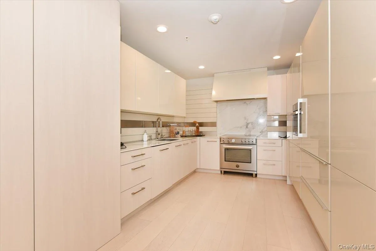 100 Harbor View Drive, North Hempstead, NY, 2 Bedrooms Bedrooms, 5 Rooms Rooms,3 BathroomsBathrooms,Residential,For Rent,Harbor View,0,1044121 100 Harbor View Drive, North Hempstead, NY, 2 Bedrooms Bedrooms, 5 Rooms Rooms,3 BathroomsBathrooms,Residential,For Rent,Harbor View,0,1044121