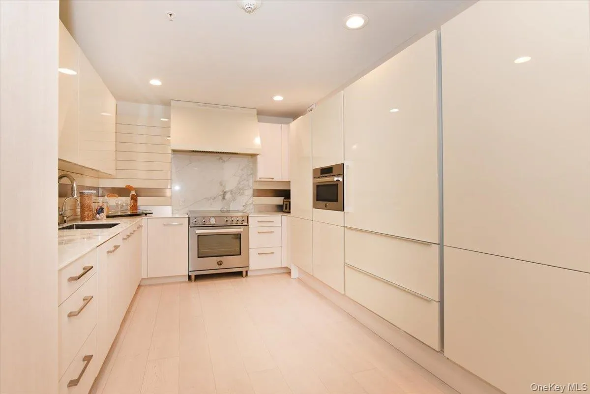 100 Harbor View Drive, North Hempstead, NY, 2 Bedrooms Bedrooms, 5 Rooms Rooms,3 BathroomsBathrooms,Residential,For Rent,Harbor View,0,1044121 100 Harbor View Drive, North Hempstead, NY, 2 Bedrooms Bedrooms, 5 Rooms Rooms,3 BathroomsBathrooms,Residential,For Rent,Harbor View,0,1044121