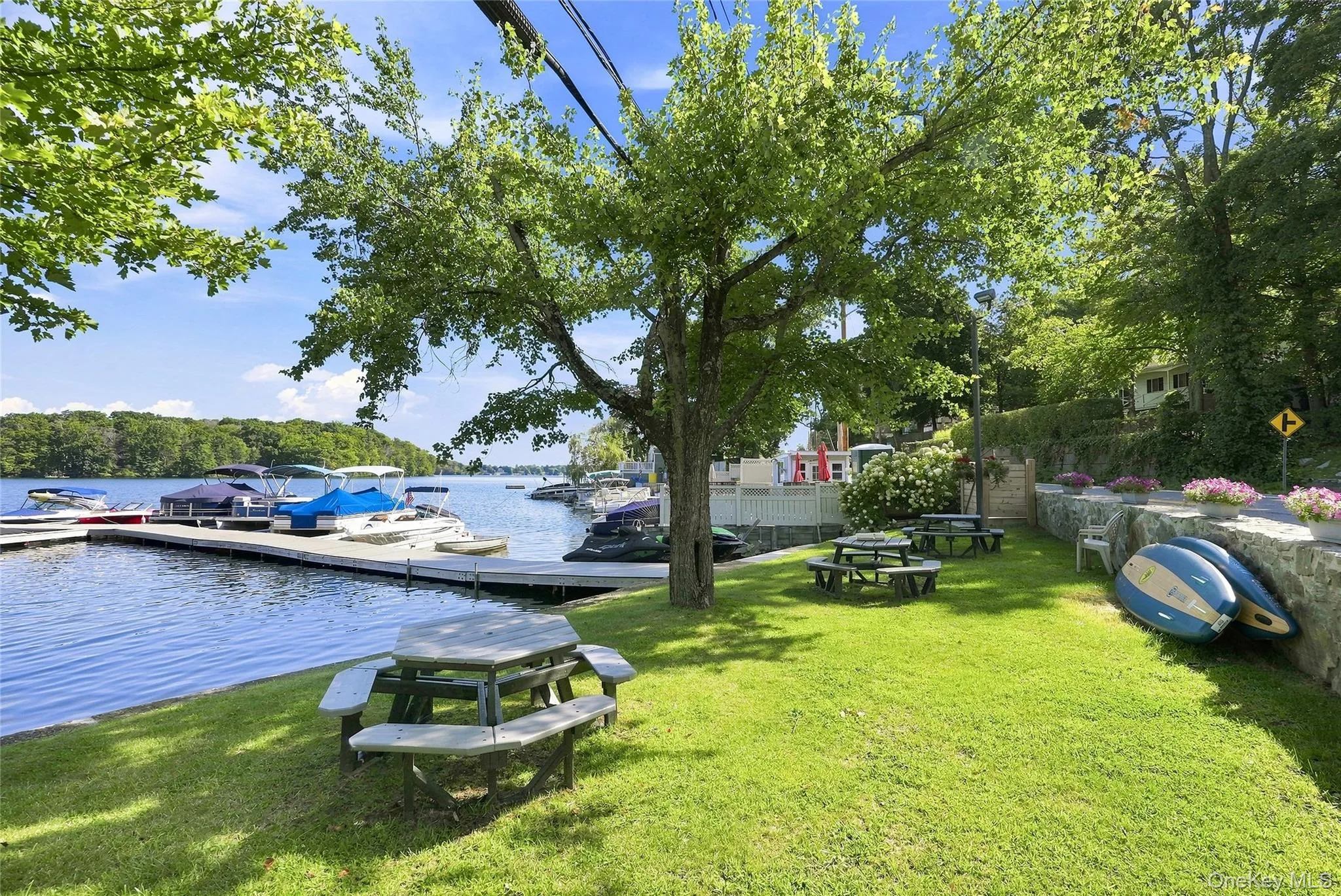 Private Lake Access with boat/jet slit Private Lake Access with boat/jet slit