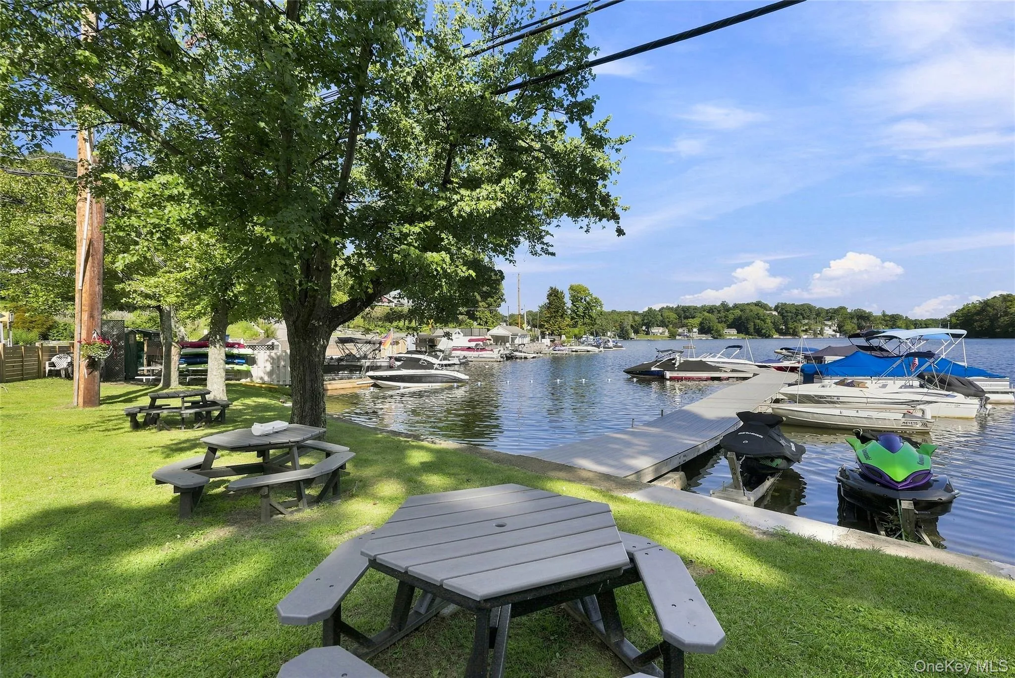 Private Lake Access with boat/jet slit Private Lake Access with boat/jet slit