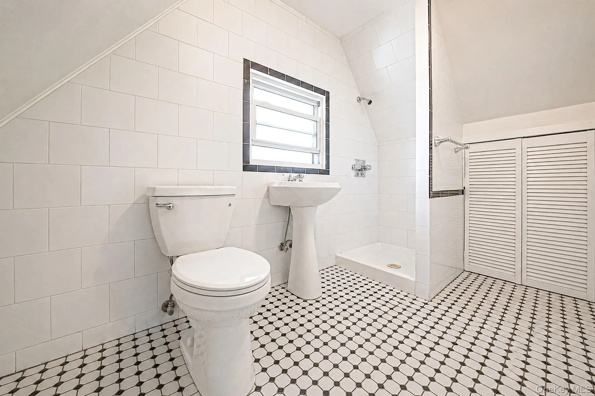 646 Clintonville Street, New York, NY, 5 Bedrooms Bedrooms, 10 Rooms Rooms,4 BathroomsBathrooms,Residential,For Rent,Clintonville,0,1044134 646 Clintonville Street, New York, NY, 5 Bedrooms Bedrooms, 10 Rooms Rooms,4 BathroomsBathrooms,Residential,For Rent,Clintonville,0,1044134
