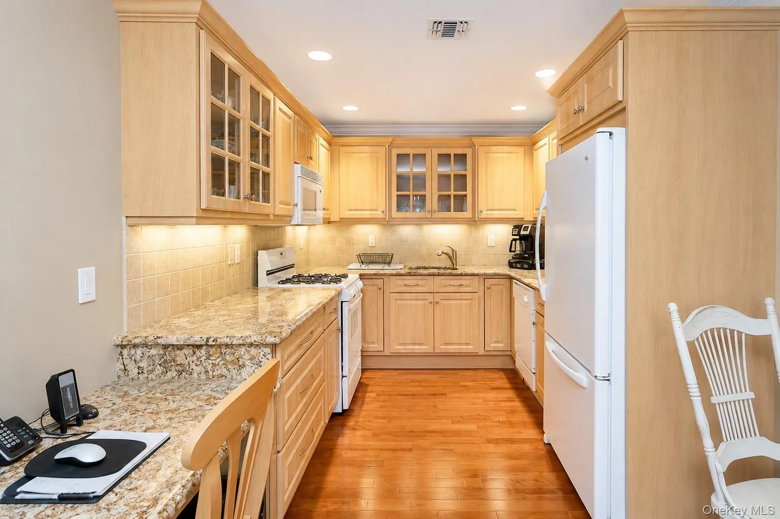 1039 Savoy Drive, Huntington, NY, 2 Bedrooms Bedrooms, 4 Rooms Rooms,2 BathroomsBathrooms,Residential,For Rent,Savoy,0,1044135 1039 Savoy Drive, Huntington, NY, 2 Bedrooms Bedrooms, 4 Rooms Rooms,2 BathroomsBathrooms,Residential,For Rent,Savoy,0,1044135