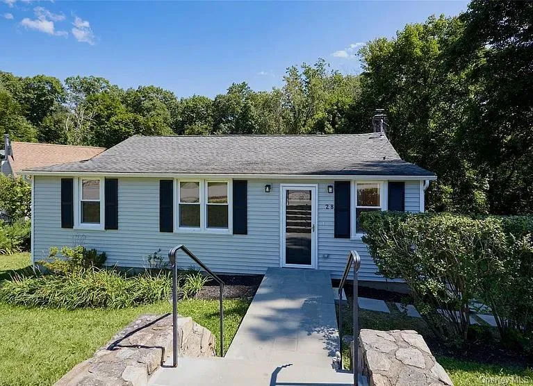 27 Brewster Drive, Carmel, NY, 3 Bedrooms Bedrooms, 3 Rooms Rooms,2 BathroomsBathrooms,Residential Lease,For Rent,Brewster,0,1044140 27 Brewster Drive, Carmel, NY, 3 Bedrooms Bedrooms, 3 Rooms Rooms,2 BathroomsBathrooms,Residential Lease,For Rent,Brewster,0,1044140