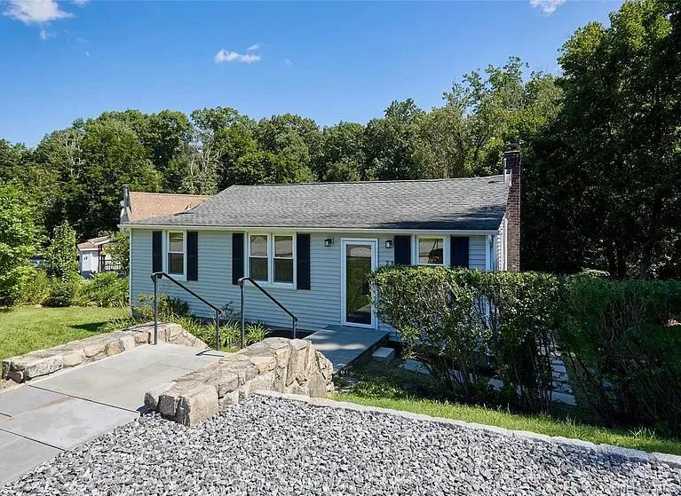 27 Brewster Drive, Carmel, NY, 3 Bedrooms Bedrooms, 3 Rooms Rooms,2 BathroomsBathrooms,Residential Lease,For Rent,Brewster,0,1044140 27 Brewster Drive, Carmel, NY, 3 Bedrooms Bedrooms, 3 Rooms Rooms,2 BathroomsBathrooms,Residential Lease,For Rent,Brewster,0,1044140