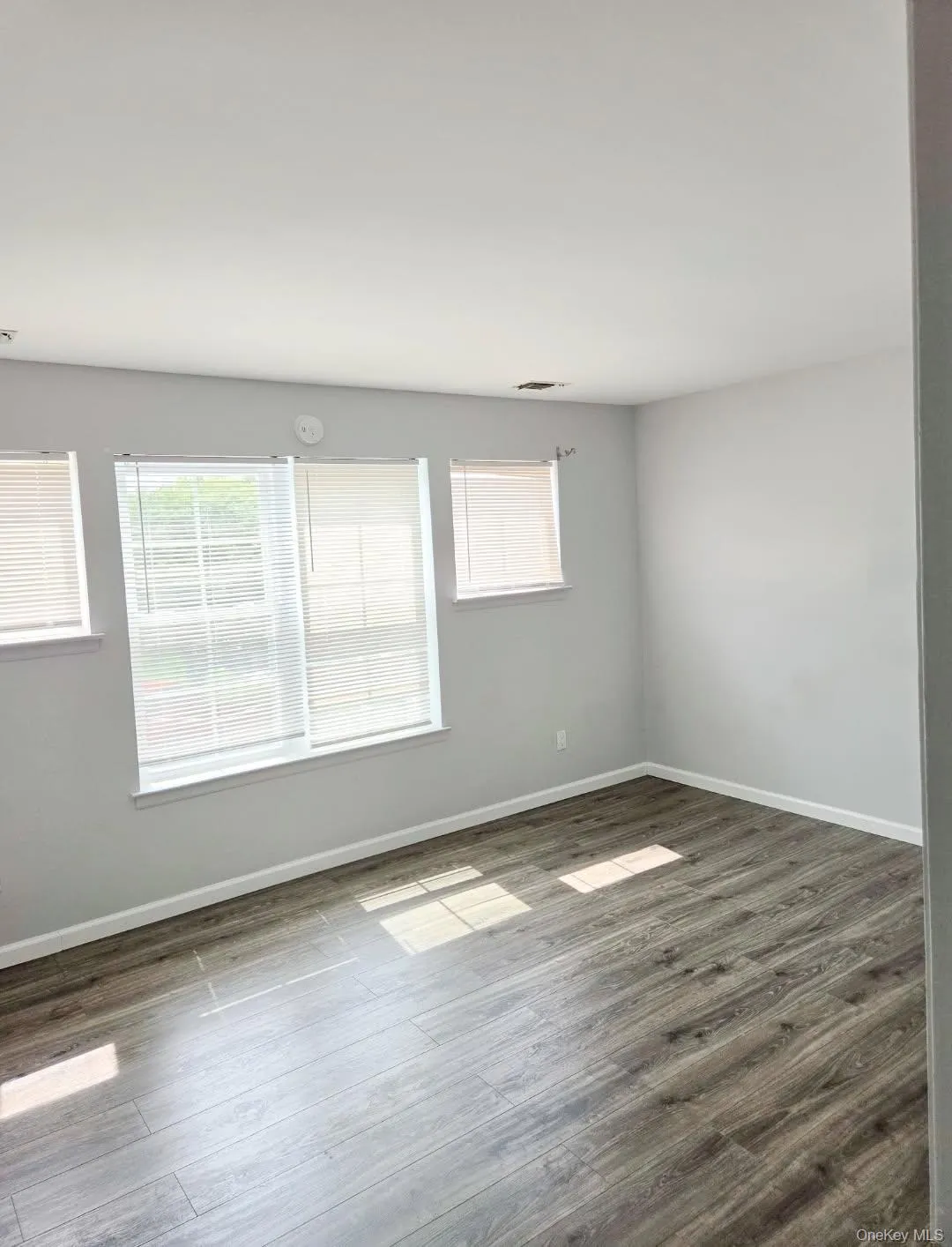 41 Maple Wing Boulevard, Islip, NY, 1 Bedroom Bedrooms, 3 Rooms Rooms,1 BathroomBathrooms,Residential Lease,For Rent,Maple Wing,0,1044143 41 Maple Wing Boulevard, Islip, NY, 1 Bedroom Bedrooms, 3 Rooms Rooms,1 BathroomBathrooms,Residential Lease,For Rent,Maple Wing,0,1044143