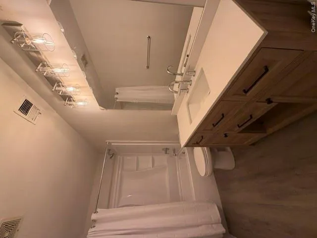 121 hill Spur, Brookhaven, NY, 3 Bedrooms Bedrooms, 8 Rooms Rooms,1 BathroomBathrooms,Residential Lease,For Rent,hill,0,1044151 121 hill Spur, Brookhaven, NY, 3 Bedrooms Bedrooms, 8 Rooms Rooms,1 BathroomBathrooms,Residential Lease,For Rent,hill,0,1044151