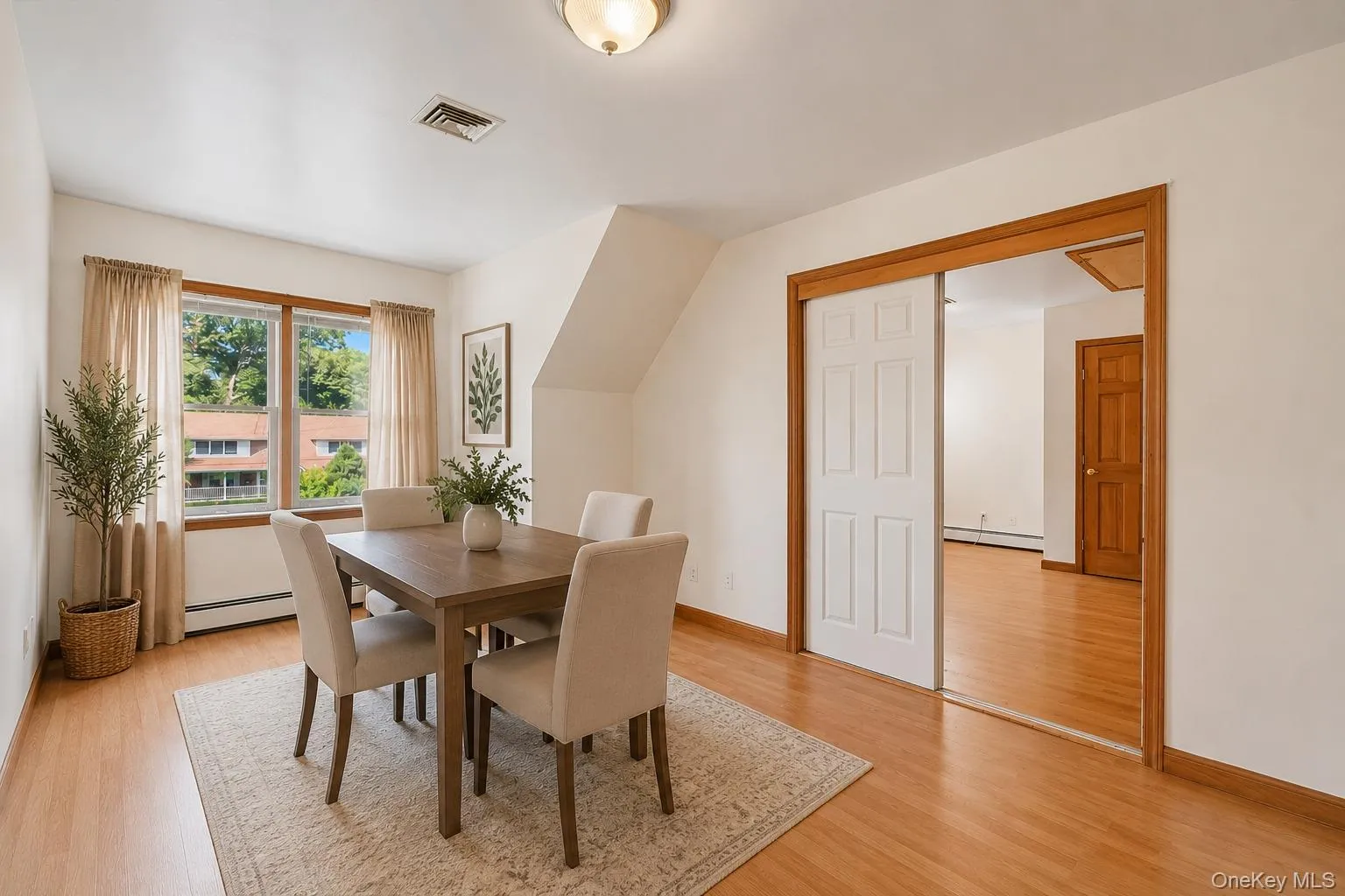 Virtually Staged Dining Area Virtually Staged Dining Area
