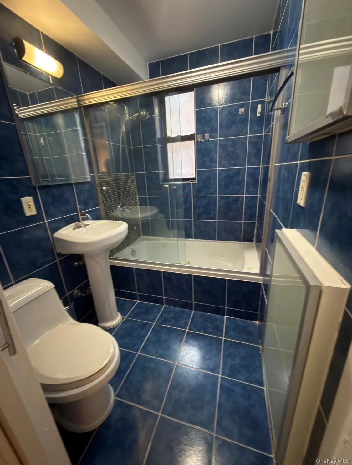 89-20 55th Avenue, New York, NY, 2 Bedroom Bedrooms, 3 Room Rooms,1 BathroomBathrooms,Residential Lease,For Rent,55th,0,1044171 89-20 55th Avenue, New York, NY, 2 Bedroom Bedrooms, 3 Room Rooms,1 BathroomBathrooms,Residential Lease,For Rent,55th,0,1044171