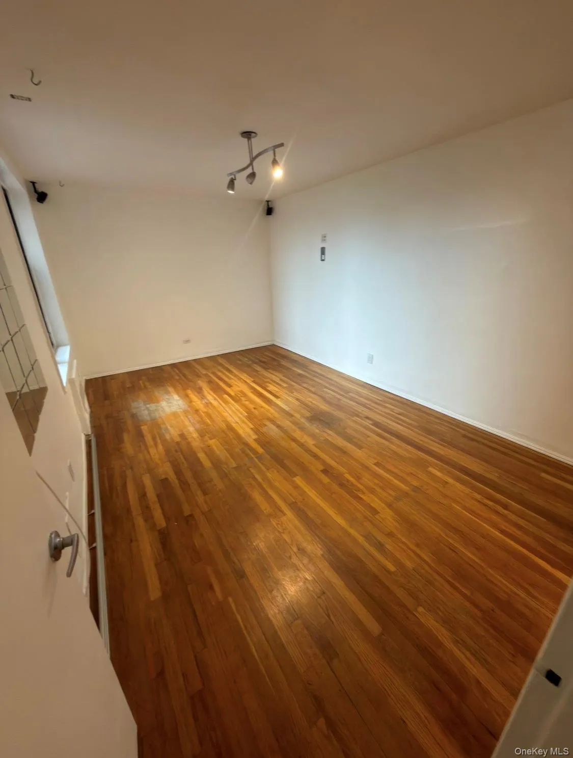 89-20 55th Avenue, New York, NY, 2 Bedroom Bedrooms, 3 Room Rooms,1 BathroomBathrooms,Residential Lease,For Rent,55th,0,1044171 89-20 55th Avenue, New York, NY, 2 Bedroom Bedrooms, 3 Room Rooms,1 BathroomBathrooms,Residential Lease,For Rent,55th,0,1044171