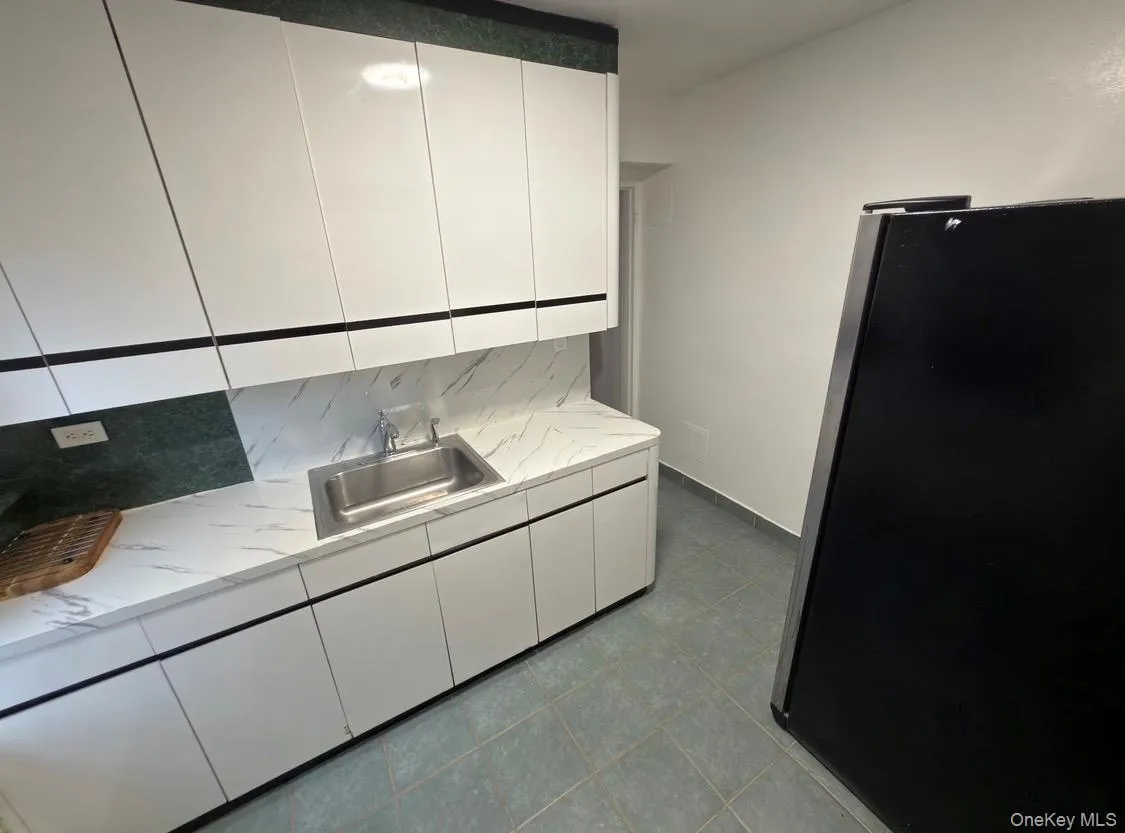 89-20 55th Avenue, New York, NY, 2 Bedroom Bedrooms, 3 Room Rooms,1 BathroomBathrooms,Residential Lease,For Rent,55th,0,1044171 89-20 55th Avenue, New York, NY, 2 Bedroom Bedrooms, 3 Room Rooms,1 BathroomBathrooms,Residential Lease,For Rent,55th,0,1044171