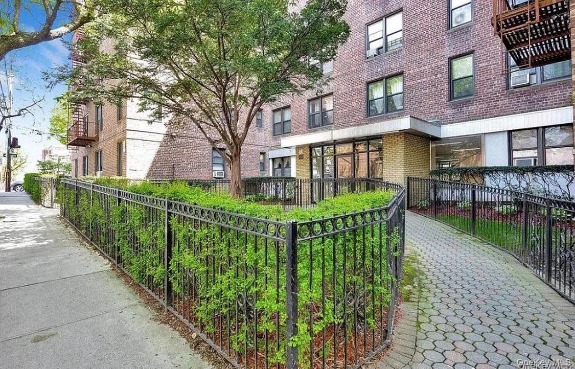 89-20 55th Avenue, New York, NY, 2 Bedroom Bedrooms, 3 Room Rooms,1 BathroomBathrooms,Residential Lease,For Rent,55th,0,1044171 89-20 55th Avenue, New York, NY, 2 Bedroom Bedrooms, 3 Room Rooms,1 BathroomBathrooms,Residential Lease,For Rent,55th,0,1044171