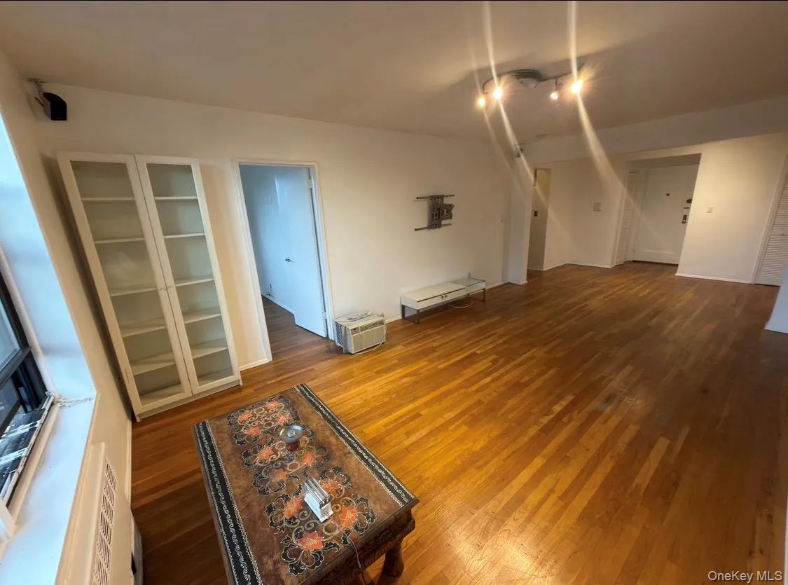 89-20 55th Avenue, New York, NY, 2 Bedroom Bedrooms, 3 Room Rooms,1 BathroomBathrooms,Residential Lease,For Rent,55th,0,1044171 89-20 55th Avenue, New York, NY, 2 Bedroom Bedrooms, 3 Room Rooms,1 BathroomBathrooms,Residential Lease,For Rent,55th,0,1044171