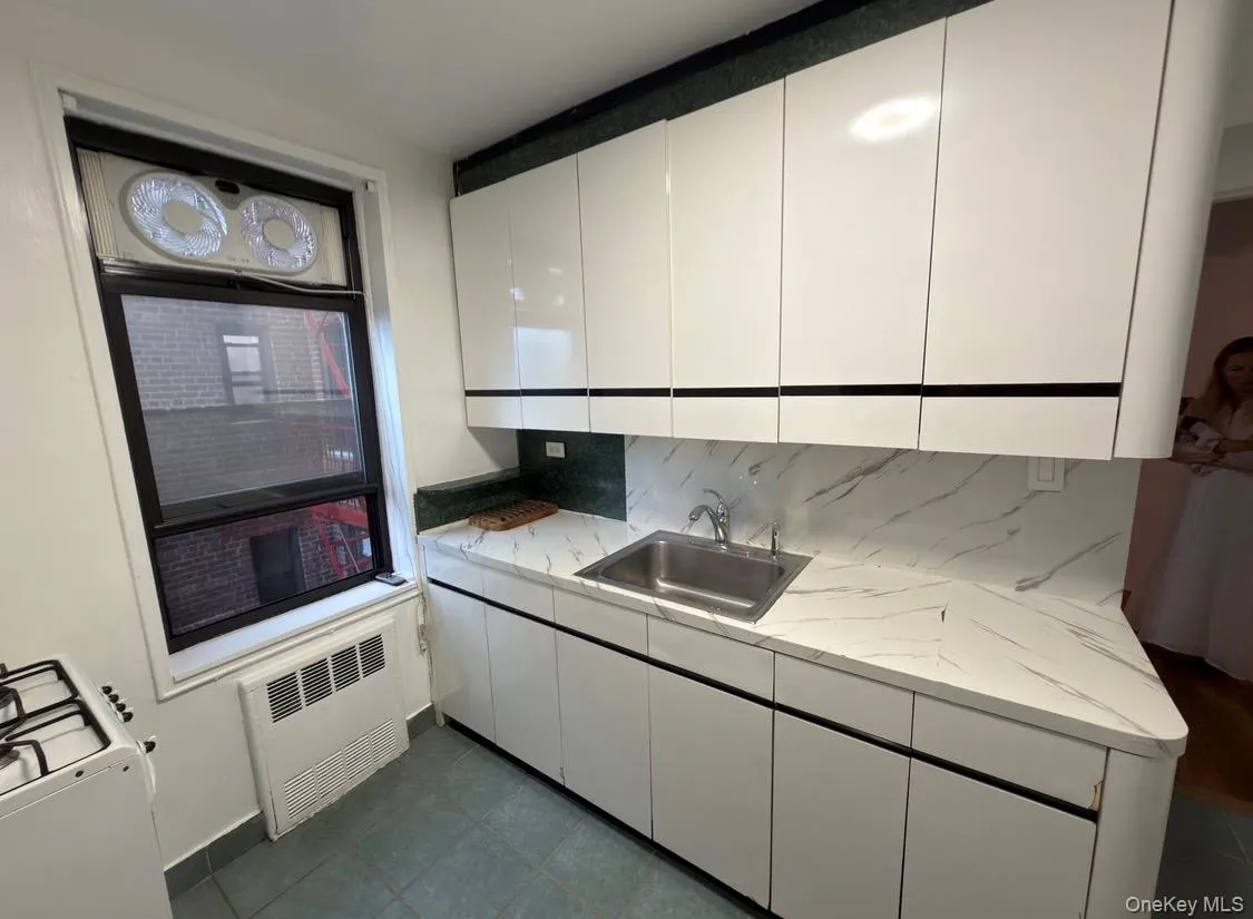 89-20 55th Avenue, New York, NY, 2 Bedroom Bedrooms, 3 Room Rooms,1 BathroomBathrooms,Residential Lease,For Rent,55th,0,1044171 89-20 55th Avenue, New York, NY, 2 Bedroom Bedrooms, 3 Room Rooms,1 BathroomBathrooms,Residential Lease,For Rent,55th,0,1044171