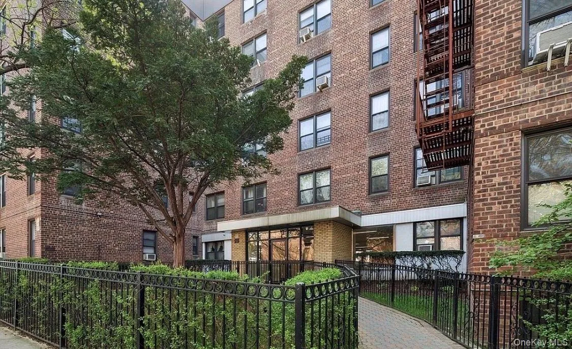 89-20 55th Avenue, New York, NY, 2 Bedroom Bedrooms, 3 Room Rooms,1 BathroomBathrooms,Residential Lease,For Rent,55th,0,1044171 89-20 55th Avenue, New York, NY, 2 Bedroom Bedrooms, 3 Room Rooms,1 BathroomBathrooms,Residential Lease,For Rent,55th,0,1044171