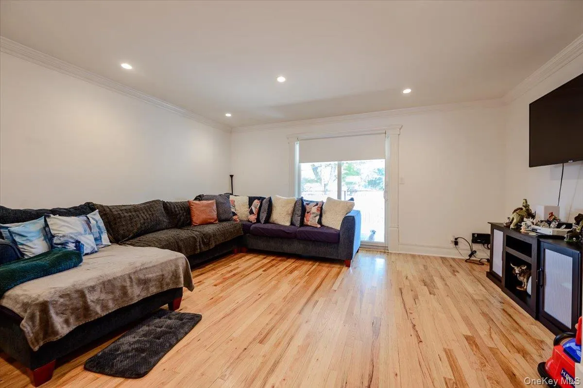 2406 Tiemann Avenue, New York, NY, 3 Bedrooms Bedrooms, 5 Rooms Rooms,1 BathroomBathrooms,Residential,For Rent,Tiemann,0,1044179 2406 Tiemann Avenue, New York, NY, 3 Bedrooms Bedrooms, 5 Rooms Rooms,1 BathroomBathrooms,Residential,For Rent,Tiemann,0,1044179