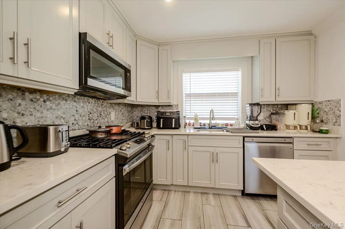 2406 Tiemann Avenue, New York, NY, 3 Bedrooms Bedrooms, 5 Rooms Rooms,1 BathroomBathrooms,Residential,For Rent,Tiemann,0,1044179 2406 Tiemann Avenue, New York, NY, 3 Bedrooms Bedrooms, 5 Rooms Rooms,1 BathroomBathrooms,Residential,For Rent,Tiemann,0,1044179