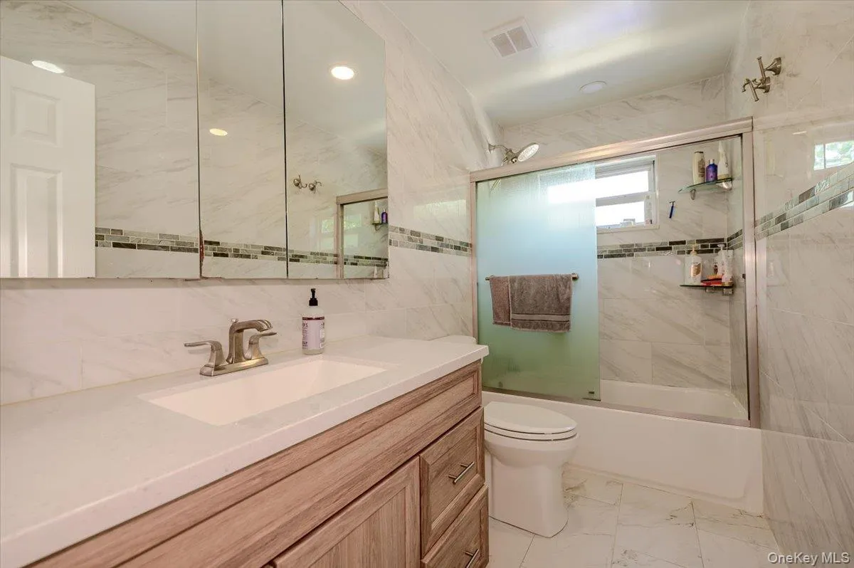 2406 Tiemann Avenue, New York, NY, 3 Bedrooms Bedrooms, 5 Rooms Rooms,1 BathroomBathrooms,Residential,For Rent,Tiemann,0,1044179 2406 Tiemann Avenue, New York, NY, 3 Bedrooms Bedrooms, 5 Rooms Rooms,1 BathroomBathrooms,Residential,For Rent,Tiemann,0,1044179