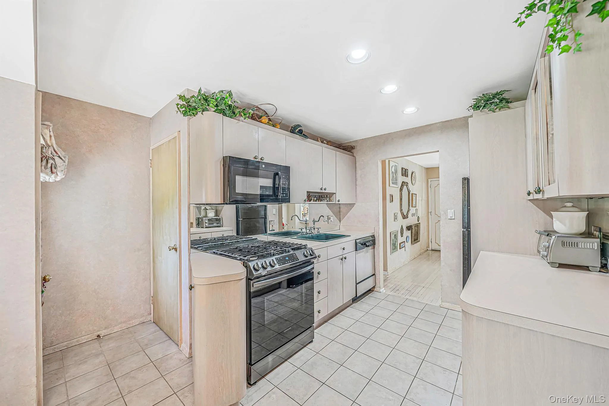 149 Burlington Avenue, Babylon, NY, 3 Bedrooms Bedrooms, 6 Rooms Rooms,2 BathroomsBathrooms,Residential,For Rent,Burlington,0,1044189 149 Burlington Avenue, Babylon, NY, 3 Bedrooms Bedrooms, 6 Rooms Rooms,2 BathroomsBathrooms,Residential,For Rent,Burlington,0,1044189