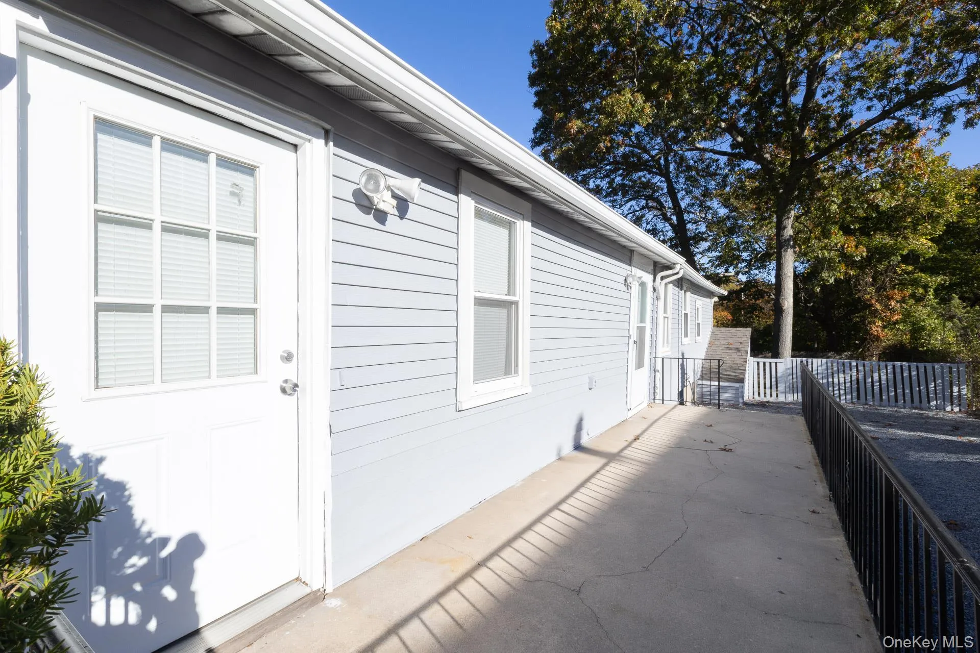 860 Flanders Road, Southampton, NY, 3 Bedrooms Bedrooms, 6 Rooms Rooms,1 BathroomBathrooms,Residential,For Rent,Flanders,0,1044192 860 Flanders Road, Southampton, NY, 3 Bedrooms Bedrooms, 6 Rooms Rooms,1 BathroomBathrooms,Residential,For Rent,Flanders,0,1044192