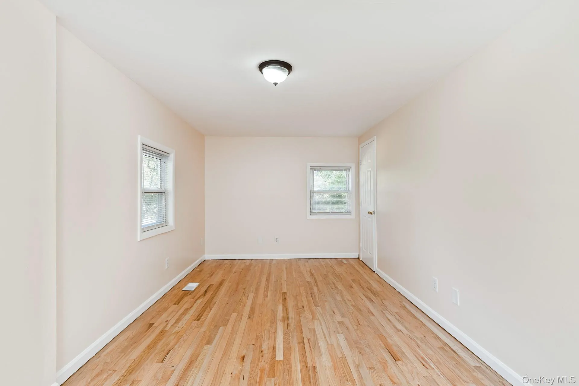 860 Flanders Road, Southampton, NY, 3 Bedrooms Bedrooms, 6 Rooms Rooms,1 BathroomBathrooms,Residential,For Rent,Flanders,0,1044192 860 Flanders Road, Southampton, NY, 3 Bedrooms Bedrooms, 6 Rooms Rooms,1 BathroomBathrooms,Residential,For Rent,Flanders,0,1044192