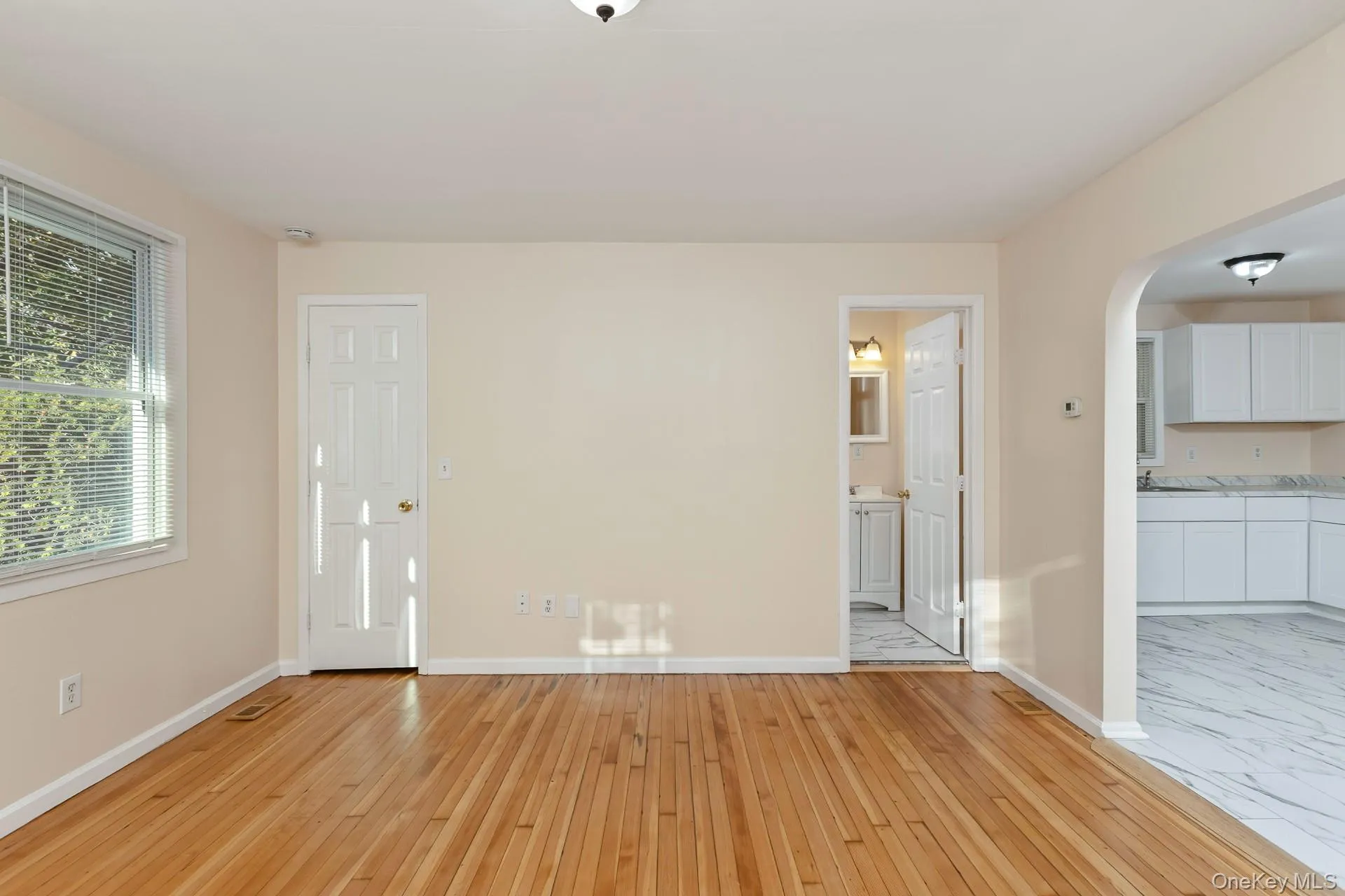 860 Flanders Road, Southampton, NY, 3 Bedrooms Bedrooms, 6 Rooms Rooms,1 BathroomBathrooms,Residential,For Rent,Flanders,0,1044192 860 Flanders Road, Southampton, NY, 3 Bedrooms Bedrooms, 6 Rooms Rooms,1 BathroomBathrooms,Residential,For Rent,Flanders,0,1044192