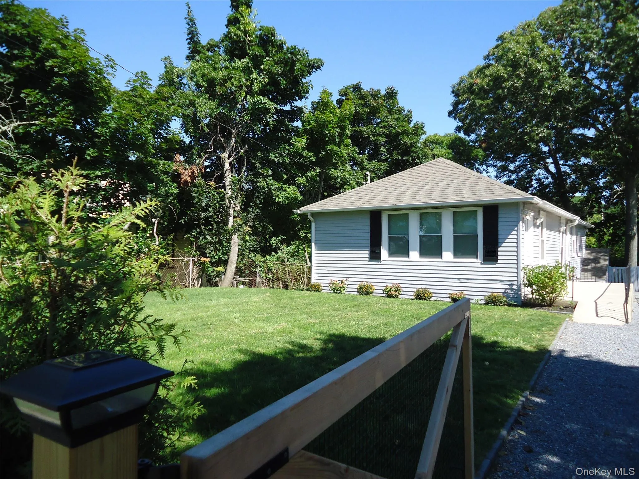 860 Flanders Road, Southampton, NY, 3 Bedrooms Bedrooms, 6 Rooms Rooms,1 BathroomBathrooms,Residential,For Rent,Flanders,0,1044192 860 Flanders Road, Southampton, NY, 3 Bedrooms Bedrooms, 6 Rooms Rooms,1 BathroomBathrooms,Residential,For Rent,Flanders,0,1044192