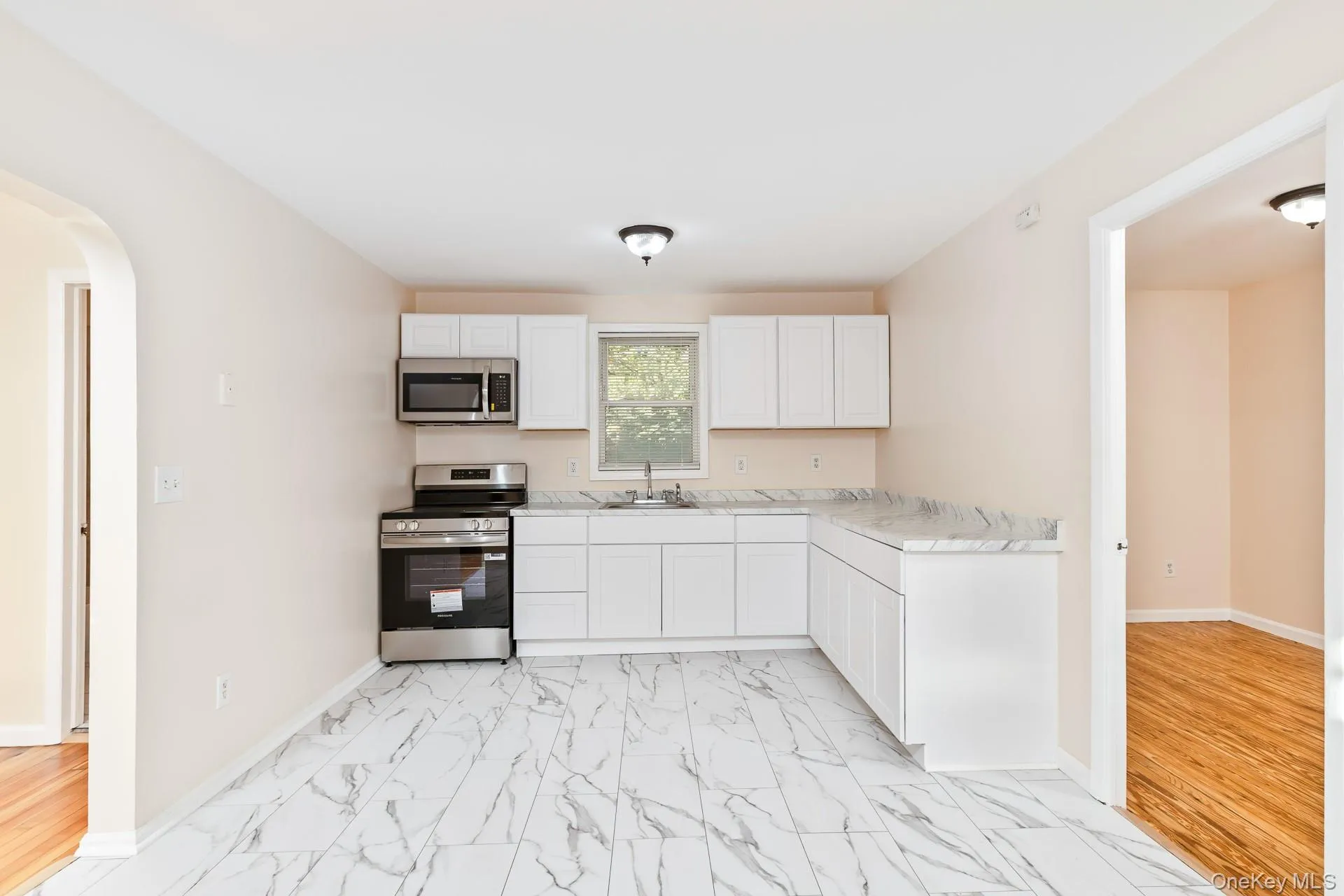 860 Flanders Road, Southampton, NY, 3 Bedrooms Bedrooms, 6 Rooms Rooms,1 BathroomBathrooms,Residential,For Rent,Flanders,0,1044192 860 Flanders Road, Southampton, NY, 3 Bedrooms Bedrooms, 6 Rooms Rooms,1 BathroomBathrooms,Residential,For Rent,Flanders,0,1044192