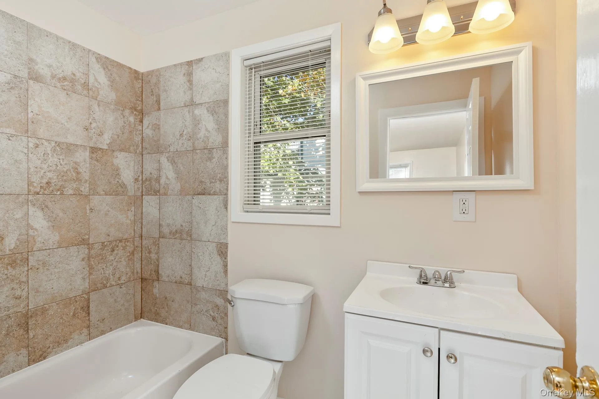 860 Flanders Road, Southampton, NY, 3 Bedrooms Bedrooms, 6 Rooms Rooms,1 BathroomBathrooms,Residential,For Rent,Flanders,0,1044192 860 Flanders Road, Southampton, NY, 3 Bedrooms Bedrooms, 6 Rooms Rooms,1 BathroomBathrooms,Residential,For Rent,Flanders,0,1044192