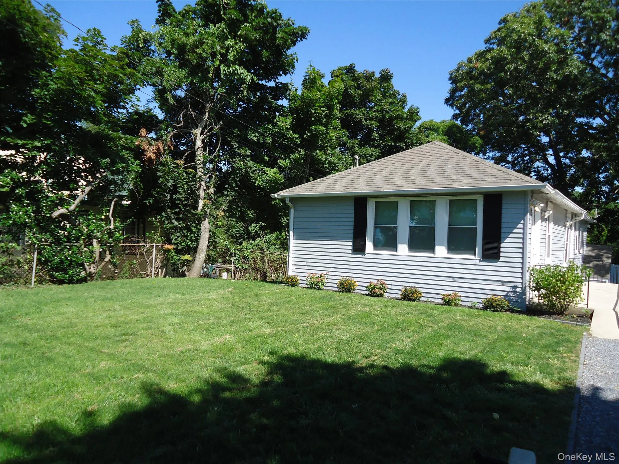 860 Flanders Road, Southampton, NY, 3 Bedrooms Bedrooms, 6 Rooms Rooms,1 BathroomBathrooms,Residential,For Rent,Flanders,0,1044192 860 Flanders Road, Southampton, NY, 3 Bedrooms Bedrooms, 6 Rooms Rooms,1 BathroomBathrooms,Residential,For Rent,Flanders,0,1044192