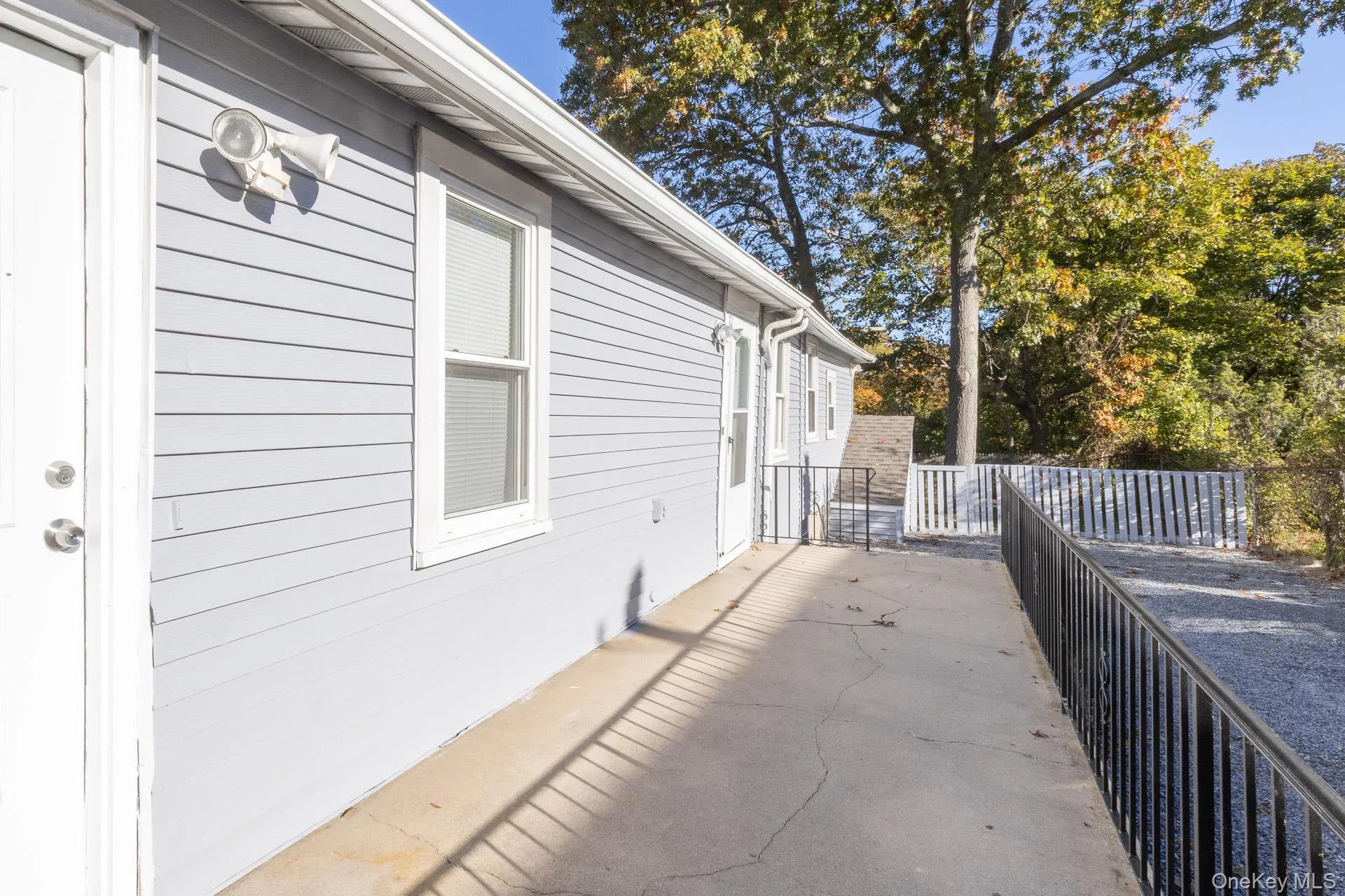 860 Flanders Road, Southampton, NY, 3 Bedrooms Bedrooms, 6 Rooms Rooms,1 BathroomBathrooms,Residential,For Rent,Flanders,0,1044192 860 Flanders Road, Southampton, NY, 3 Bedrooms Bedrooms, 6 Rooms Rooms,1 BathroomBathrooms,Residential,For Rent,Flanders,0,1044192