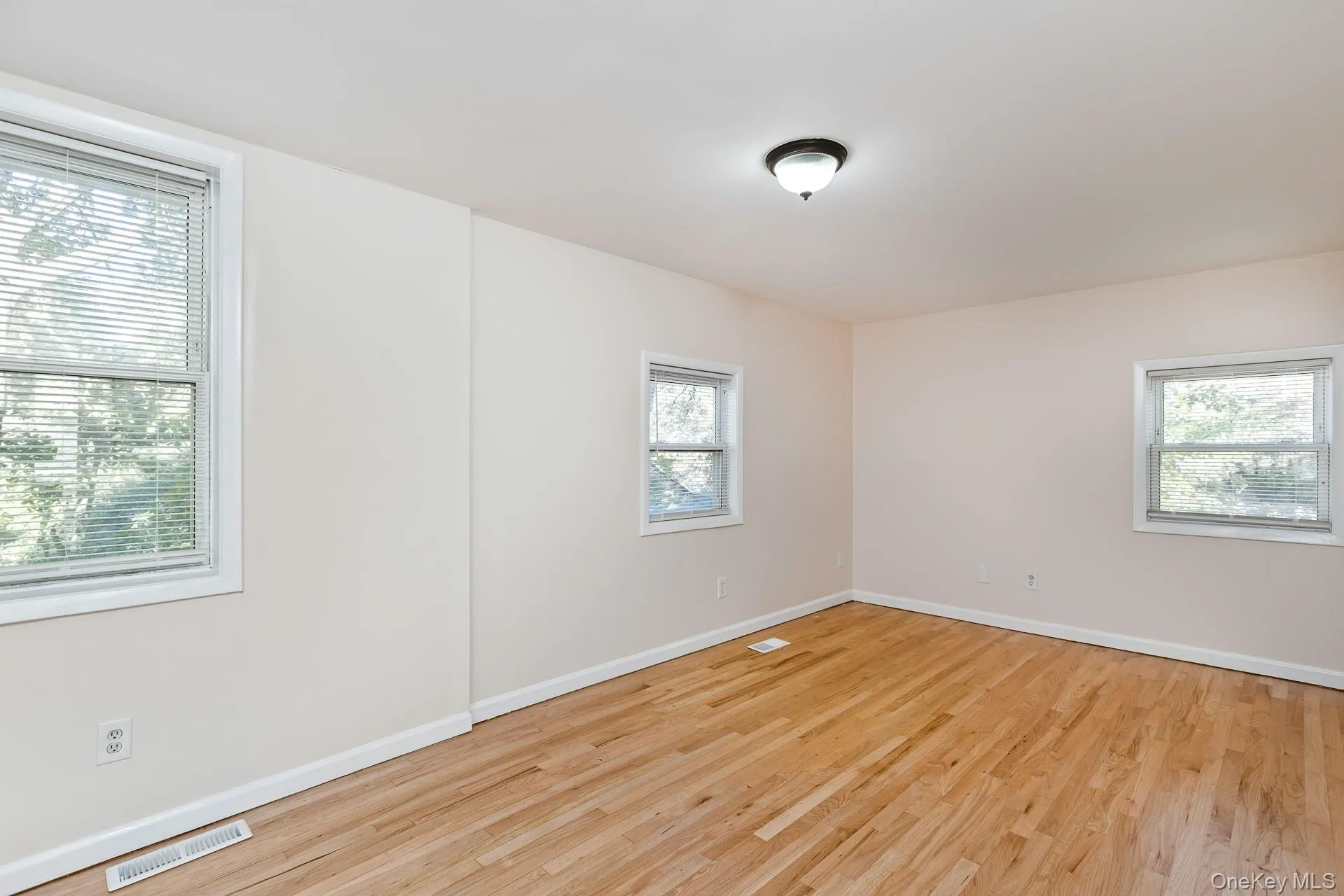 860 Flanders Road, Southampton, NY, 3 Bedrooms Bedrooms, 6 Rooms Rooms,1 BathroomBathrooms,Residential,For Rent,Flanders,0,1044192 860 Flanders Road, Southampton, NY, 3 Bedrooms Bedrooms, 6 Rooms Rooms,1 BathroomBathrooms,Residential,For Rent,Flanders,0,1044192