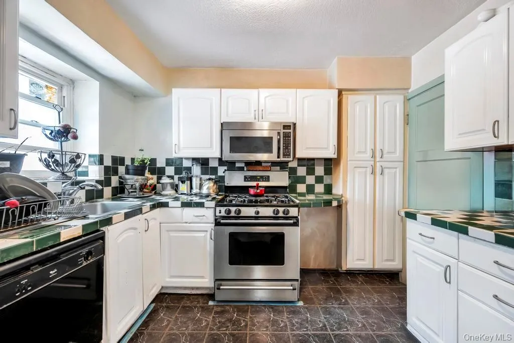 13 Crystal St, Hempstead, NY, 4 Bedrooms Bedrooms, 7 Rooms Rooms,1 BathroomBathrooms,Residential,For Rent,Crystal St,0,1044193 13 Crystal St, Hempstead, NY, 4 Bedrooms Bedrooms, 7 Rooms Rooms,1 BathroomBathrooms,Residential,For Rent,Crystal St,0,1044193