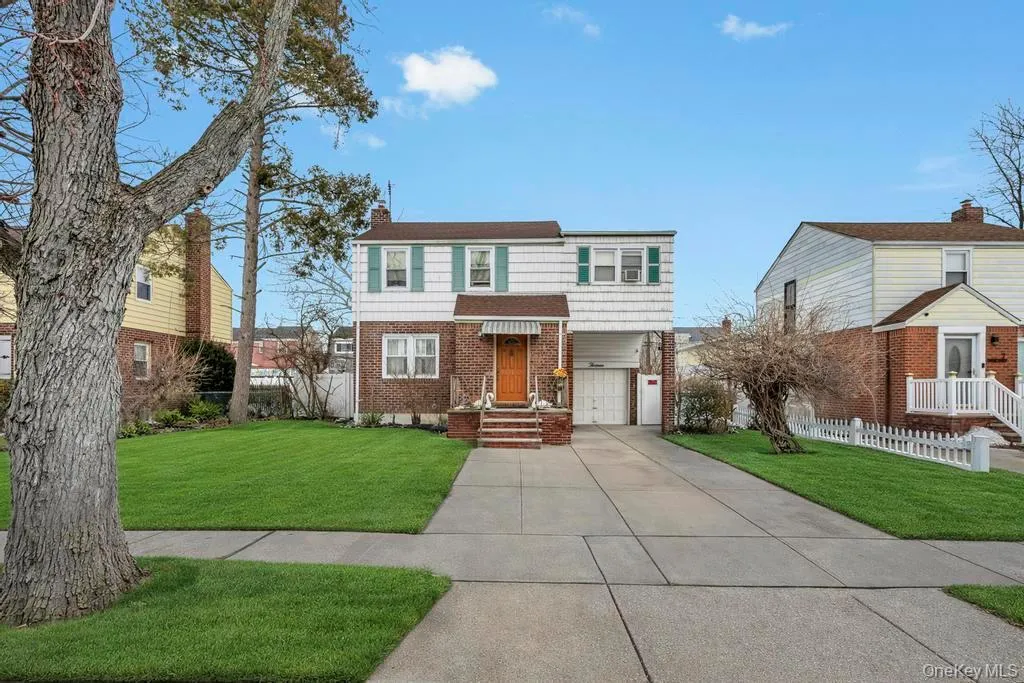 13 Crystal St, Hempstead, NY, 4 Bedrooms Bedrooms, 7 Rooms Rooms,1 BathroomBathrooms,Residential,For Rent,Crystal St,0,1044193 13 Crystal St, Hempstead, NY, 4 Bedrooms Bedrooms, 7 Rooms Rooms,1 BathroomBathrooms,Residential,For Rent,Crystal St,0,1044193
