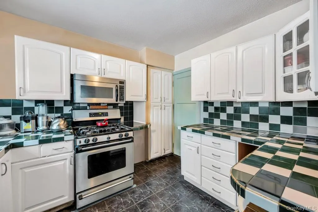 13 Crystal St, Hempstead, NY, 4 Bedrooms Bedrooms, 7 Rooms Rooms,1 BathroomBathrooms,Residential,For Rent,Crystal St,0,1044193 13 Crystal St, Hempstead, NY, 4 Bedrooms Bedrooms, 7 Rooms Rooms,1 BathroomBathrooms,Residential,For Rent,Crystal St,0,1044193