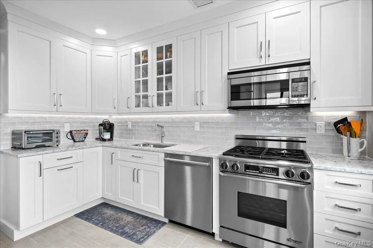 10 City Place, White Plains, NY, 3 Bedrooms Bedrooms, 6 Rooms Rooms,3 BathroomsBathrooms,Residential,For Rent,City,0,1044199 10 City Place, White Plains, NY, 3 Bedrooms Bedrooms, 6 Rooms Rooms,3 BathroomsBathrooms,Residential,For Rent,City,0,1044199