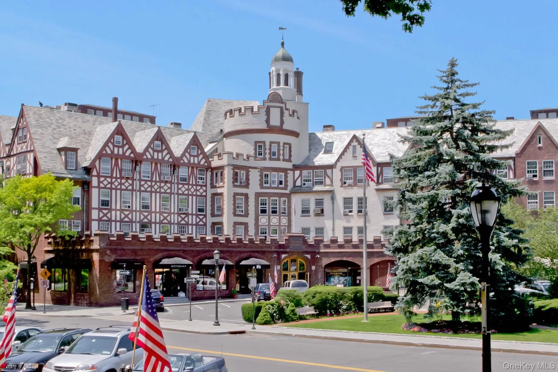 The Scarsdale Village offers a variety of restaurants and boutique shops The Scarsdale Village offers a variety of restaurants and boutique shops