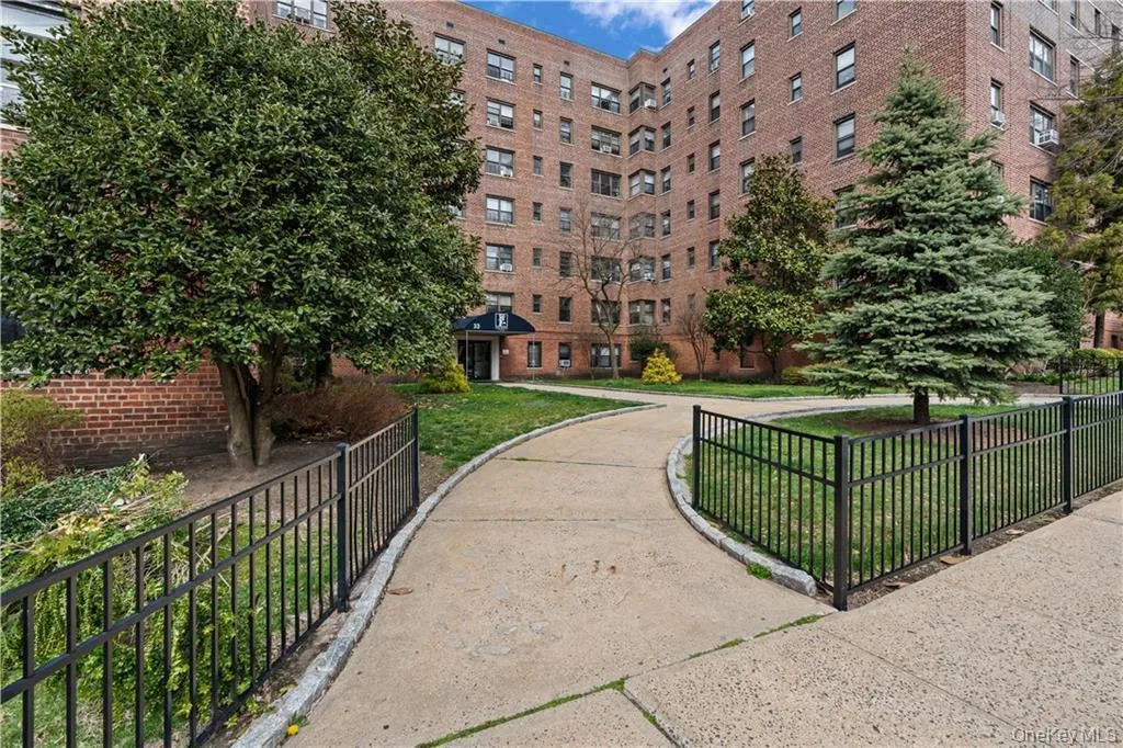 33 William Street, Mount Vernon, NY, 2 Bedrooms Bedrooms, 5 Rooms Rooms,1 BathroomBathrooms,Residential Lease,For Rent,William,0,1044213 33 William Street, Mount Vernon, NY, 2 Bedrooms Bedrooms, 5 Rooms Rooms,1 BathroomBathrooms,Residential Lease,For Rent,William,0,1044213
