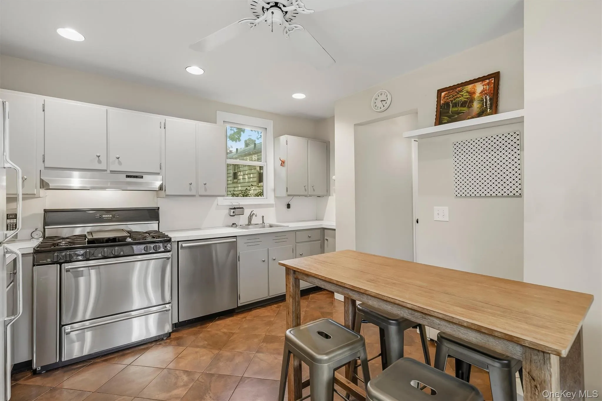31 Desmond Avenue, Yonkers, NY, 5 Bedrooms Bedrooms, 11 Rooms Rooms,3 BathroomsBathrooms,Residential Lease,For Rent,Desmond,0,1044216 31 Desmond Avenue, Yonkers, NY, 5 Bedrooms Bedrooms, 11 Rooms Rooms,3 BathroomsBathrooms,Residential Lease,For Rent,Desmond,0,1044216