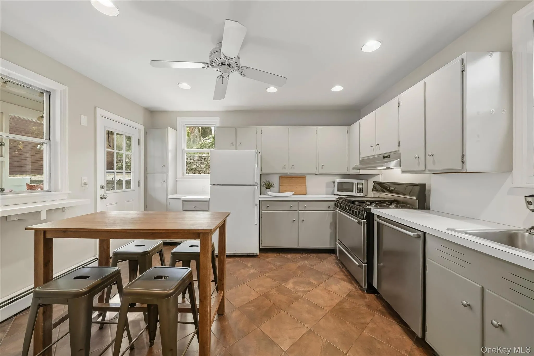 31 Desmond Avenue, Yonkers, NY, 5 Bedrooms Bedrooms, 11 Rooms Rooms,3 BathroomsBathrooms,Residential Lease,For Rent,Desmond,0,1044216 31 Desmond Avenue, Yonkers, NY, 5 Bedrooms Bedrooms, 11 Rooms Rooms,3 BathroomsBathrooms,Residential Lease,For Rent,Desmond,0,1044216