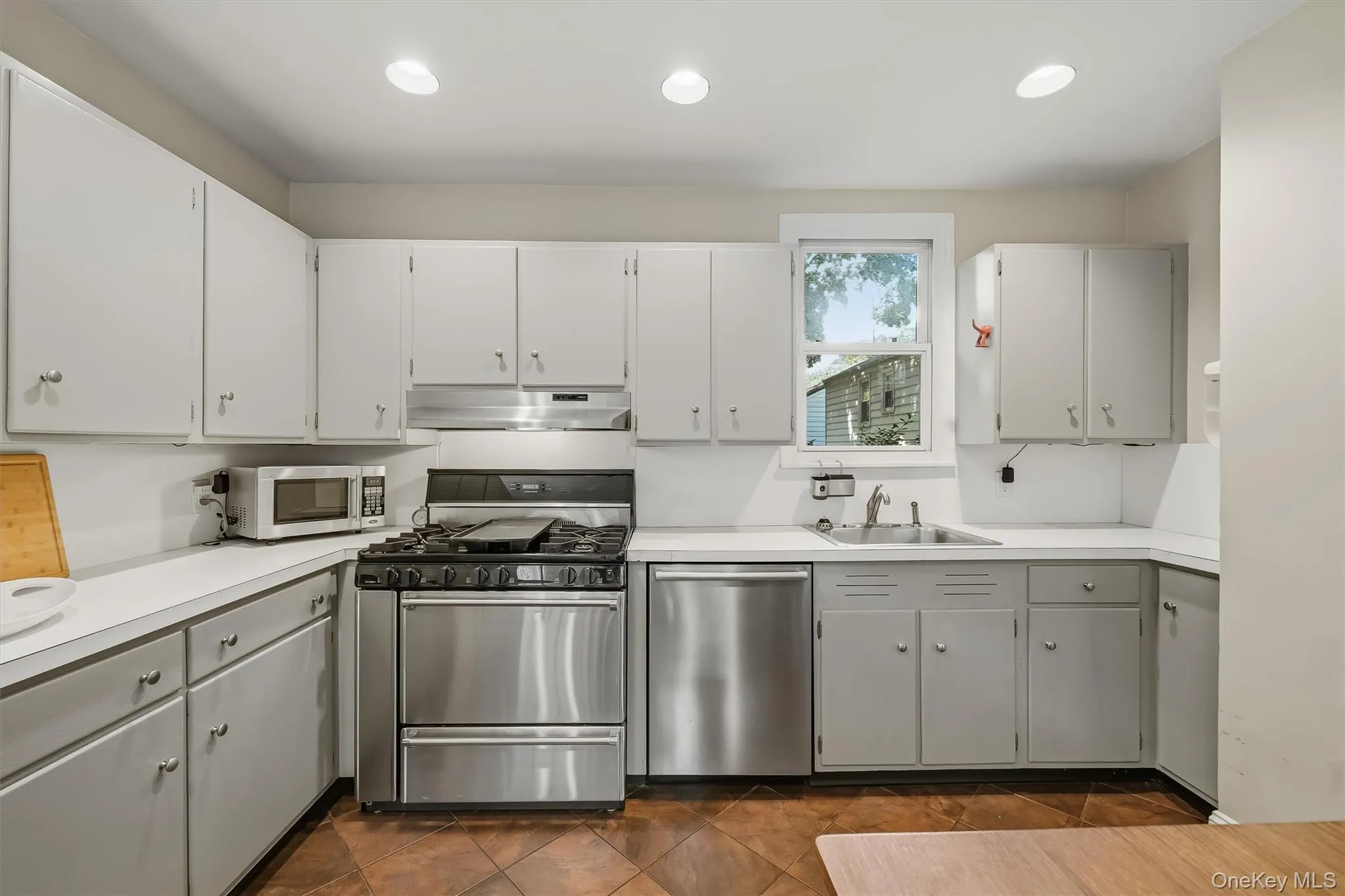 31 Desmond Avenue, Yonkers, NY, 5 Bedrooms Bedrooms, 11 Rooms Rooms,3 BathroomsBathrooms,Residential Lease,For Rent,Desmond,0,1044216 31 Desmond Avenue, Yonkers, NY, 5 Bedrooms Bedrooms, 11 Rooms Rooms,3 BathroomsBathrooms,Residential Lease,For Rent,Desmond,0,1044216