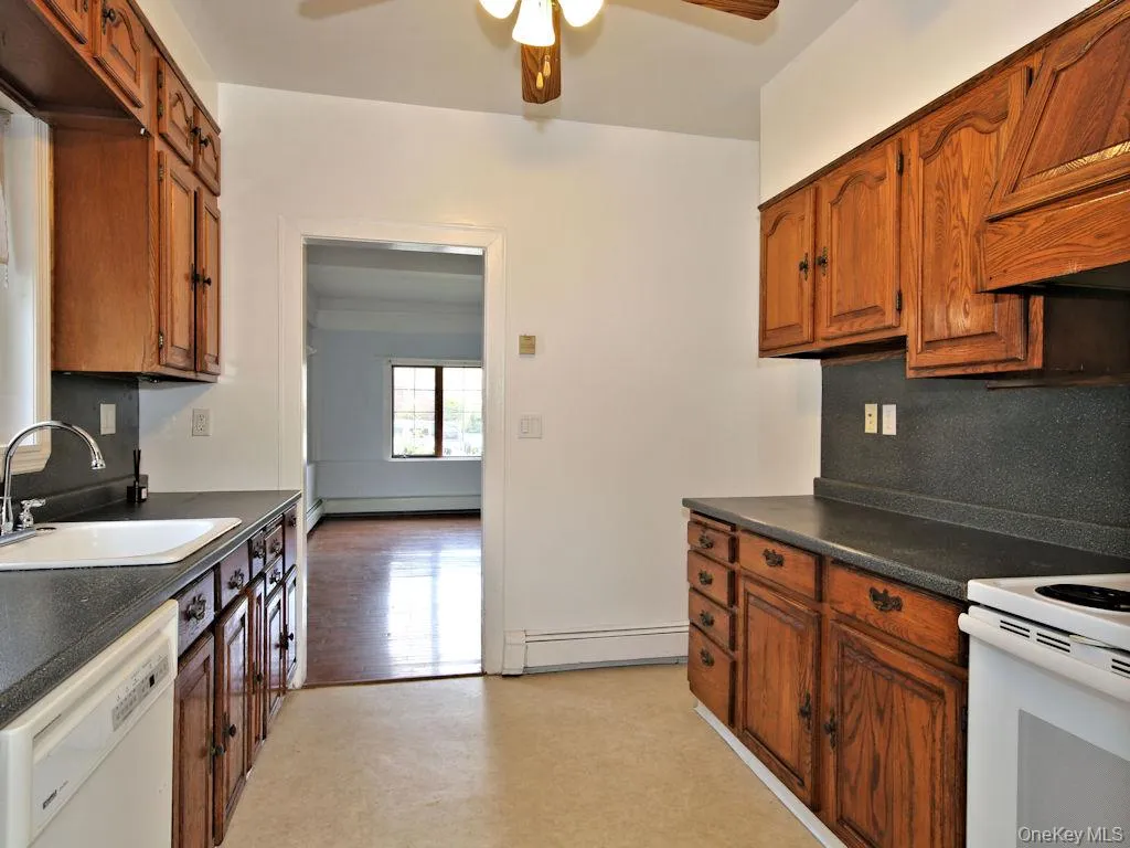 14 Weeks Place, New Rochelle, NY, 3 Bedroom Bedrooms, 6 Room Rooms,2 BathroomBathrooms,Residential Lease,For Rent,Weeks,0,1044217 14 Weeks Place, New Rochelle, NY, 3 Bedroom Bedrooms, 6 Room Rooms,2 BathroomBathrooms,Residential Lease,For Rent,Weeks,0,1044217